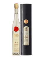 Flasche de la Roche Emsländer Edelkorn 40% vol neben schwarzer Geschenkverpackung