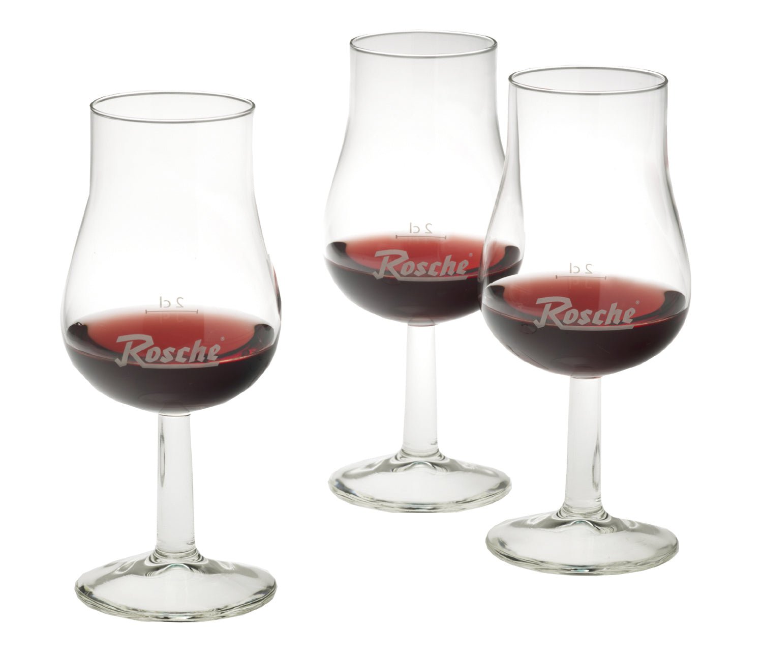 Drei Rosche Weingläser mit je 2 cl rotem Wein auf weißem Hintergrund