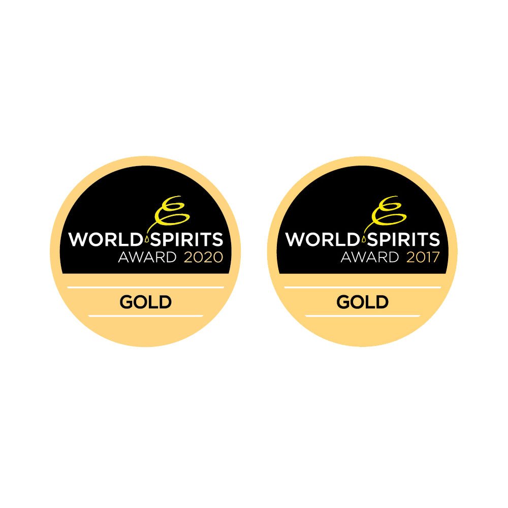Goldmedaillen World Spirits Award 2020 und 2017 auf schwarzem und goldfarbenem Hintergrund